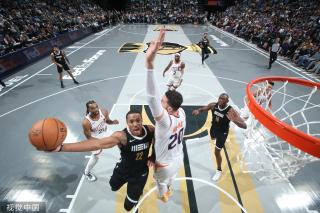 这位会摔跤 这位会摔跤