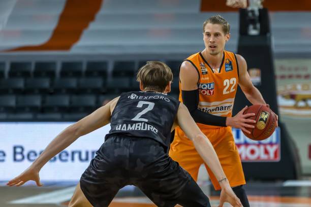 易并不罕见 易并不罕见