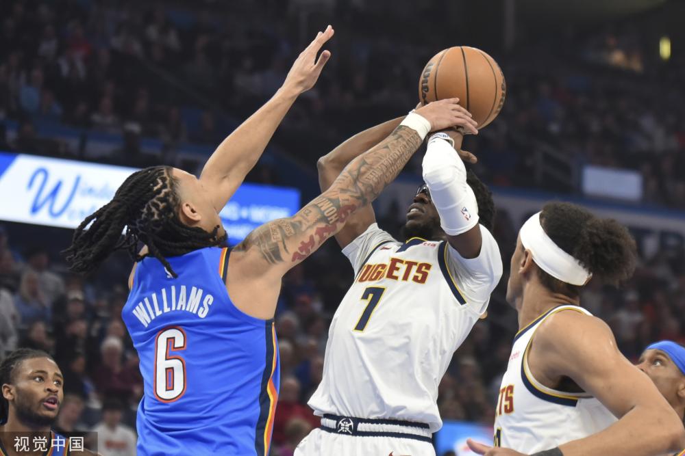 靠听觉和触 靠听觉和触